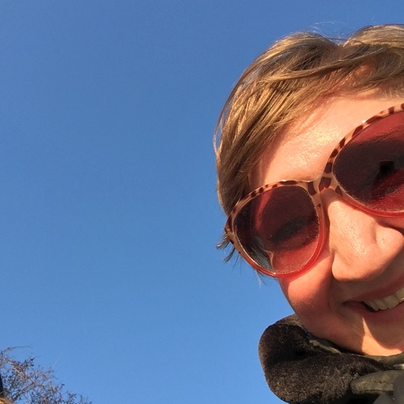 Meet your Posher, Amy - Picture 2 of 2